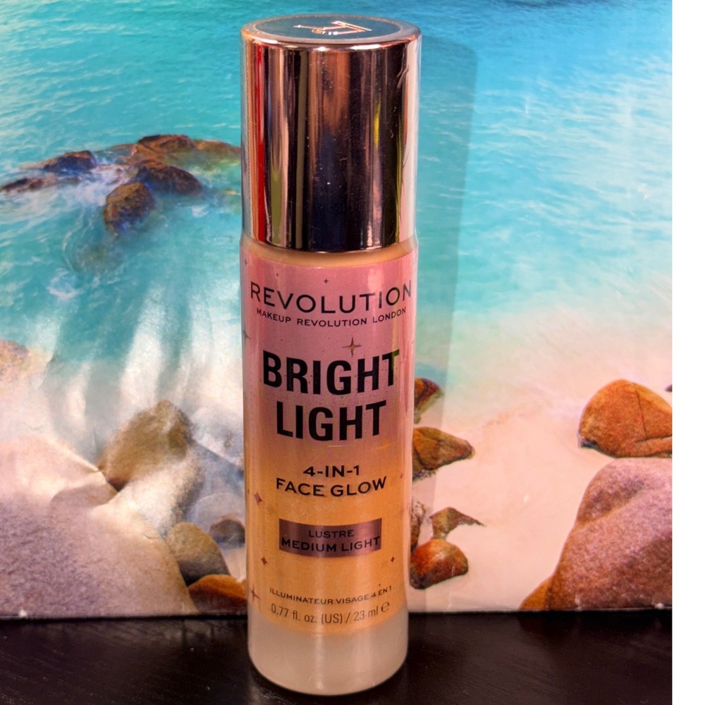 Makeup Revolution Bright Light 4-in-1 Face Glow Lustre Medium Light New